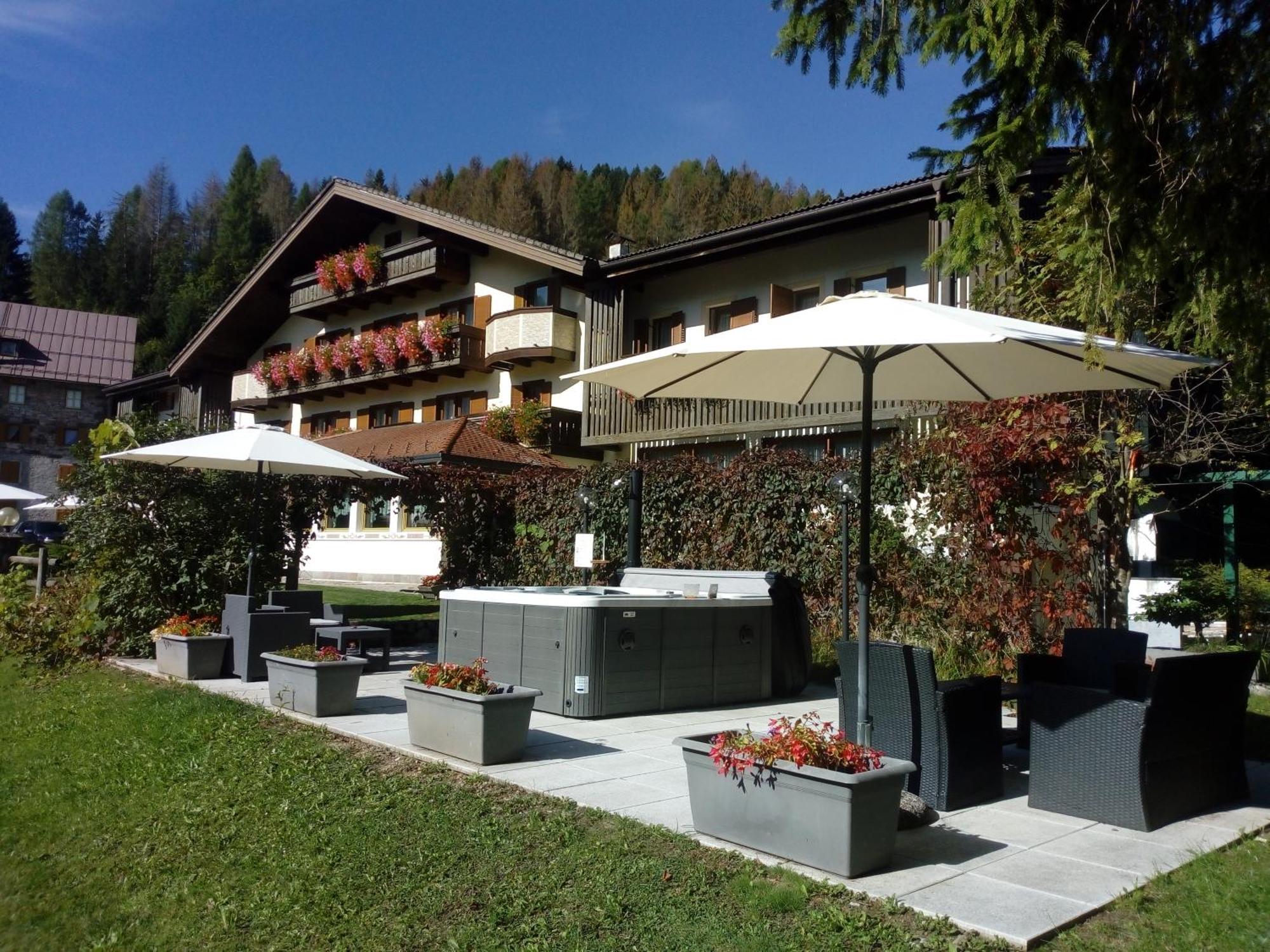Park Hotel Arnica Falcade Exteriör bild